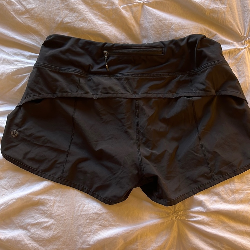 Black Lululemon speed up short